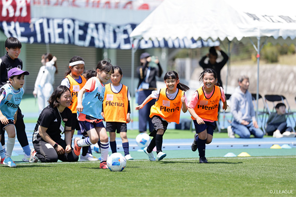 写真：ボールを追いかける