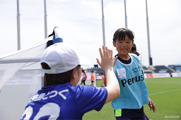 写真：プレナスなでしこガールズサッカークリニック
